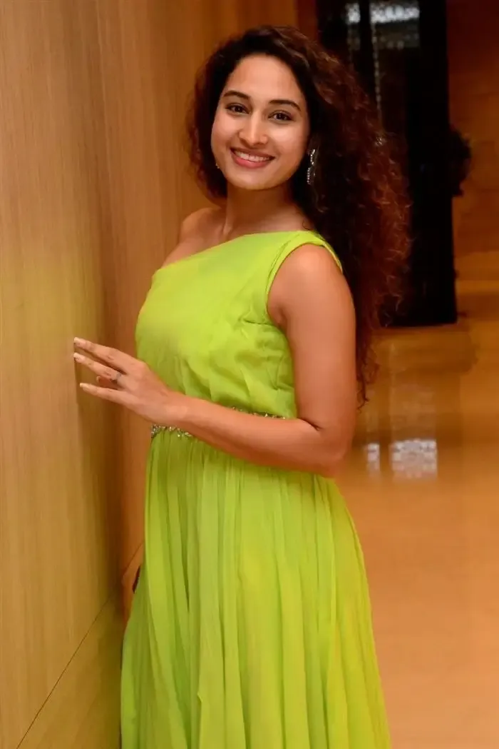 Indian Actress Pooja Ramachandran Images in Long Green Gown